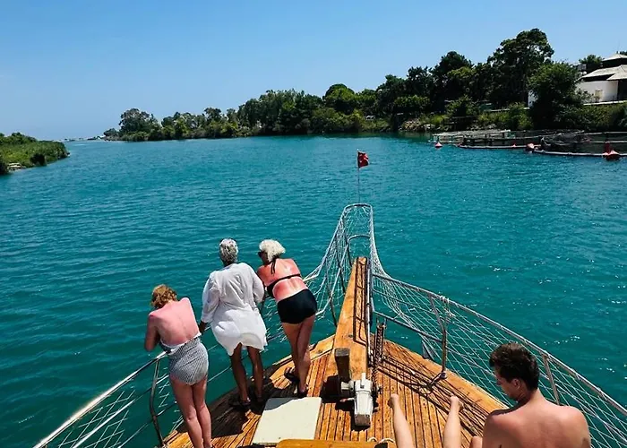 Apollon Boat Tour بوتيل