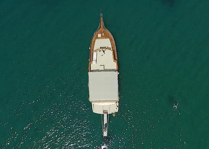 Botel Apollon Boat Tour *