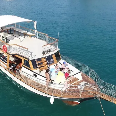 船上ホテル Apollon Boat Tour *