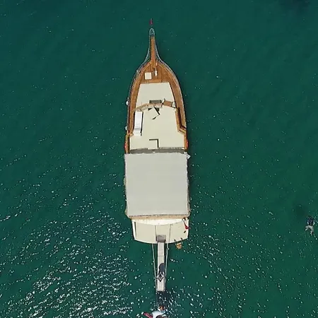 船上ホテル Apollon Boat Tour *